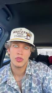 Carson Barry's Instagram, Twitter & Facebook