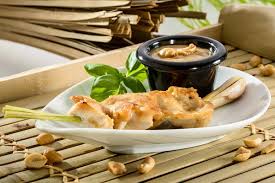 Hahnchen Sate In Erdnuss Sauce Rezept Erdnusssauce Lebensmittel Essen Erdnuss