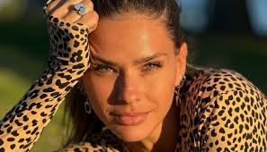 🔥🔥🔥 LAS IMAGENES DE NANCY PAZOS INTENTANDO PASAR A PRIMERA CLASE EN UN  AVIÓN. Nancy Pazos volvió a quedar en el centro de la escena luego de que  se viralizara un video