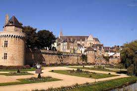 Vannes Morbihan Jardin Des Remparts Et Tour Du Connetable Vannes Bretagne Morbihan