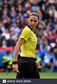 14 ağustos 2019'da liverpool ile chelsea arasındaki 2019 uefa süper kupası 'nün başına geçtiğinde büyük bir avrupa. Stephanie Frappart Stockfotos Und Bilder Kaufen Alamy