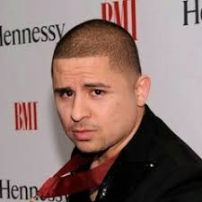 Listen to playlists featuring Larry Hernández El metro 3 by Lorenzo Solares  online for free