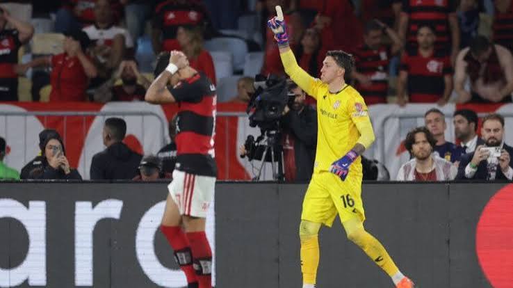 Flamengo perde para o Estudiantes nos p&ecirc;naltis e est&aacute; fora da Libertadores