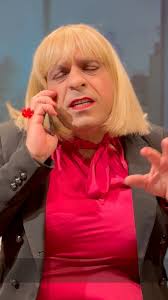 Bonne Fête 🥳 😏 لاحلى أمّ بالعالم Join us every weekend for a hilarious  night at Portemilio For reservations ☎09 639 111-2-5