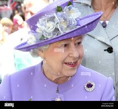 Elizabeth mayhew hi-res stock photography and images