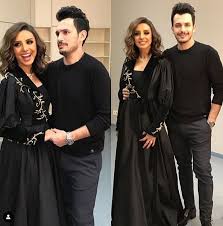 أثار انسحاب المخرجة كاملة أبو ذكري من مسلسل زي الشمس، تكهنات وتساؤلات من البعض حول ما إذا كانت الفنانة دينا الشربيني بطلة المسلسل والمطرب عمرو دياب لهما دورا في قرار. Ø¹Ù„Ù‰ Ø·Ø±ÙŠÙ‚Ø© Ø§Ù„Ù‡Ø¶Ø¨Ø© ÙˆØ¯ÙŠÙ†Ø§ Ø§Ù„Ø´Ø±Ø¨ÙŠÙ†ÙŠ Ø£Ù†ØºØ§Ù… ÙˆØ²ÙˆØ¬Ù‡Ø§ Ø¨Ù„ÙˆÙ† Ù… ÙˆØ­ Ø¯ Ø¨Ø­ÙÙ„ Ø§Ù„Ø³Ø¹ÙˆØ¯ÙŠØ© Ù†ÙˆØ§Ø¹Ù…