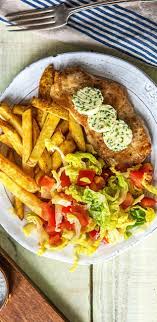 Schweinesteak Mit Schnittlauchbutter Rezept Hellofresh Rezept Schweinesteaks Selbstgemachte Pommes Minutensteak Rezepte