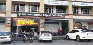 Di badan kami diletakkan tanda harga dan dipamerkan di hadapan kedai tersebut. 3 Port Nasi Campur Yang Anda Perlu Cuba Di Kuching