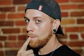 Since everyone is posting thirsty pictures, I'm joining too. I'm coming  from Maryland, I'll be with friends but now and then I'll split to go be a  social butterfly and meet new