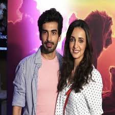 Sanaya Irani Kimdir Ailesi Tartismalari Hakkinda Hic Duymadiginiz Bilgiler Tv Sovlari Filmleri Ve Daha Fazlasi Resimdeki sanaya irani ile birlikte. sanaya irani kimdir ailesi