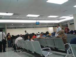 He was saying that he is an immigration officer named mohammed afeez and telling that he is helping people who detained in the immigration office. Immigration Jalan Duta