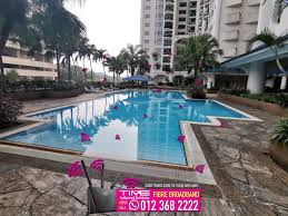 Condominium comprises of a single building, having 40 floors and includes 636 units. Villa Scott Condominium Management Office Time Internet