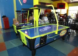 Dynamo Amusement Arcade Machine Air Hockey Table Fun Central Liquidation Auction Ending 5 20 13 Game Room Room Furnishing Arcade