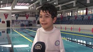 Dogustan Kollari Olmayan 11 Yasindaki Yuzucu Milli Formayi Giymek Icin Sabirsizlaniyor Youtube