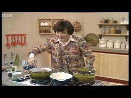 Here Are 5 Of Delia Smith S Most Delicious Soup Recipes French Onion Soup Delicious French Onion Soup French Onion