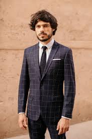 Le choix de vos baskets est capital pour réussir cet effet de style. Costume Etre Original Sans Etre Deguise Blog Mariage Mariage Original Pacs Deco