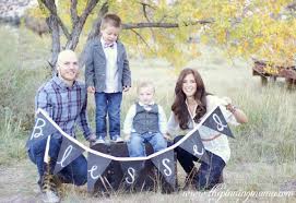 Easy Photo Props For Christmas Card Pictures The Pinning Mama Family Photo Props Christmas Card Pictures Family Christmas Pictures