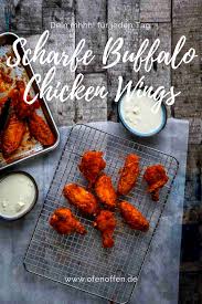 Knusprige Buffalo Chicken Wings Mit Blue Cheese Dip Ofen Offen Rezept Rezepte Hahnchenflugel Rezept Gefullte Hahnchenflugel