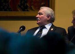Prezydent lech wałęsa desygnował jana olszewskiego na premiera już 5 grudnia 1991, gdy nie powiodła się misja kandydata prezydenckiego bronisława geremka ani próba pozostawienia na stanowisku urzędującego premiera jana krzysztofa bieleckiego. Slawomir Walesa Wmeritum Pl