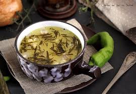 Se spumează în timpul fierberii şi se lasă la foc potrivit, acoperit cu un capac. Ciorba De Pui Cu Tarhon Retete Culinare Laura Adamache