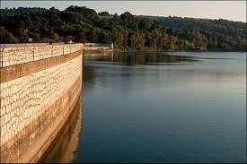 The start and finish takes place at the marathon lake dam. File 20090530 Dam Of Artificial Lake Marathon Attica Greece Jpg Wikimedia Commons