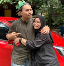Wan nawawi was born on month day 1965. Biodata Dan Latar Belakang Penyanyi Nora Ariffin Iluminasi