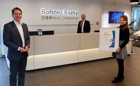 IHK verleiht Qualitätssiegel „TOP AUSBILDUNG“ erneut an Bohnenkamp AG › WIR 