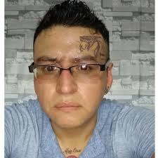 Nunca he tenido pareja, ni he hecho nada, y a veces siento que me falta...  pero no me atraen los chicos de mi edad y me siento sola y atrapada en esta