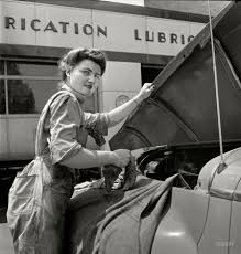 June 1943 Philadelphia Pa Miss Frances Heisler A Garage Attendant At One Of The Atlantic Refining Co Garages Philadelphie Miss France France