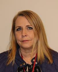 Lori Weiss's Instagram, Twitter & Facebook