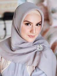 Beli online kerudung model terbaru di bursasajadah.com! Kenakan Hijab Syar I Irish Bella Ternyata Nyaman News Entertainment Fimela Com