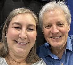 Karen Hencye w: Bruce Boxleitner.jpeg.opt368x329o0,0s368x329.jpeg