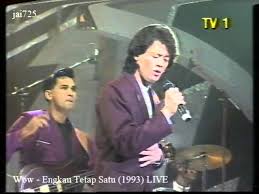 Pilih satu link dari 15 daftar dibawah untuk streaming video klip mp4 di metro musik, detail informasi dan kumpulan full album lagu terkait. Wow Engkau Tetap Satu 1993 Live Youtube