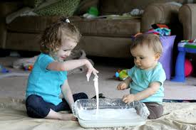 Infant and toddler aquatic programs provide an opportunity to introduce young children to the joy and risks of being in or around water. 10 Easy Sensory Bins Tables For Babies Toddlers And Preschoolers