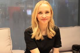 Janin ullmann schaukelt in 140 metern höhe als einzige frau trat moderatorin janin ullmann an. Das Ding Des Jahres Moderatorin Janin Ullmann Spricht Uber Grosstes Karriere Highlight Ich Dachte Nur Ach Du Scheisse Derwesten De