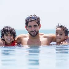 Kõik 1006 lennufirmade pakkumised ühes kohas. Sheikh Hamdan Bin Mohammed Bin Rashid Al Maktoum Crown Prince Of Dubai With Mohammed And His Cousin Hamden Arab Beauty My Prince Charming Handsome Prince
