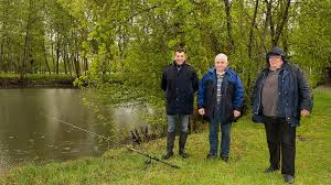 Groupe de mots qui servent d'adverbe. Ouverture Sous La Pluie