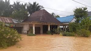 Banjir masih melanda beberapa kawasan di jakarta akibat hujan deras yang mengguyur sejak semalam, kendati di sebagian titik, air sudah surut. Bnpb Sebut Penyebab Banjir Kalsel Perlu Kajian Singgung Pengelolaan Sungai