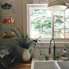 The Hanging Baskets For Fruit The Drying Rack For Dishes And The Cup Holder For Soap Deco Maison Decoration Maison De Campagne Idee Deco Rangement