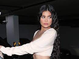 The perfect summer beachy waves hair tutorial inspired by kylie jenner! Kylie Jenner S Mermaid Waves Are Here To Remind You It S Still Summer Vogue