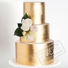 Свадебный золотой торт с розами