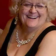 Ann Reiss's Instagram, Twitter & Facebook