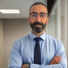 J'ai le plaisir de vous annoncer que j'occupe désormais le poste de CEO…