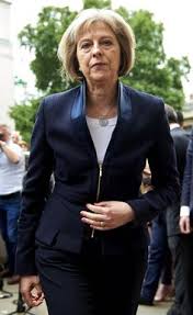 All the latest breaking news about theresa may, headlines, analysis and articles on rt.com. 120 Theresa May Ideen Kleidung Weisses Zimmer Mode Fur Altere Frauen