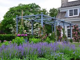 Lake Front Landscape And Gardens Deborah Silver Co Front Landscaping House Landscape Garden Structures