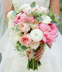 If you love the pink ombre trend, look no further. Spring Wedding Flowers Chwv