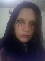 Nikki Howe's Instagram, Twitter & Facebook