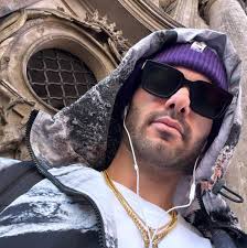 Can the lens of the headlight be replaced?