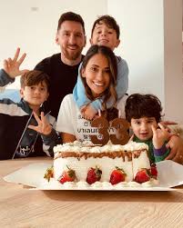Coincide justo con la participación del argentino en la copa américa, y también con la. Antonela Roccuzzo With Her Family Instagram Photos February 23 March 10 2021 In 2021 Lionel Messi Family Messi Messi And Neymar