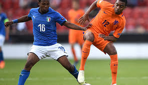 Prepositioneel deel van een voornaamwoordelijk bijwoord hierbinnen. Ajax Amsterdams Talentschmiede Die Nachfolger Von De Jong De Ligt Und Co Seite 1